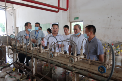 黎建華局長率隊開展國慶、中秋節前特種設備、食品、產品質量安全檢查 筑牢安全防線，守護節日祥和